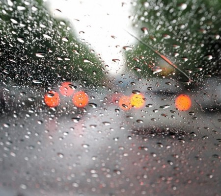 macro-rain-glass-drops-car-headlights_p
